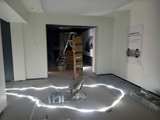 Travaux d’intégration de l’éclairage du showroom